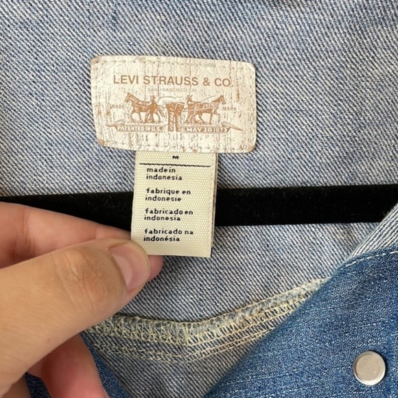LEVI’S Jean Jacket 💙 M - Picture 5 of 10